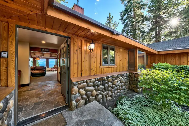 Mammoth Haven Retreat, a vacation rental in Tahoe City, Lake Tahoe