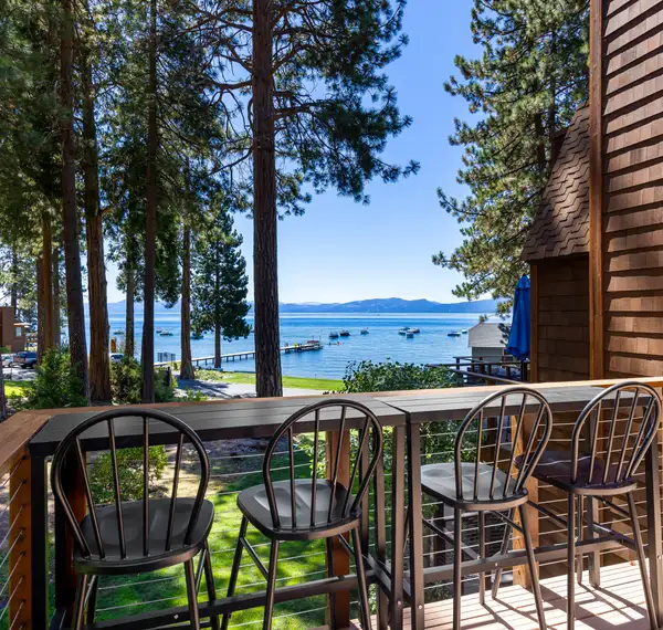 Lakeside Luxe Retreat, townhouse in Kings Beach
