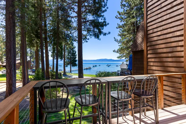 Lakeside Luxe Retreat, a vacation rental in Kings Beach, Lake Tahoe