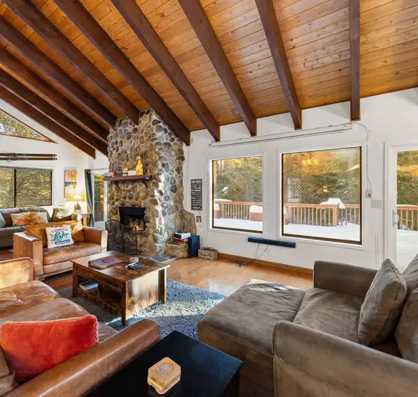 Sierra Woodlands Getaway, home in Tahoe Vista