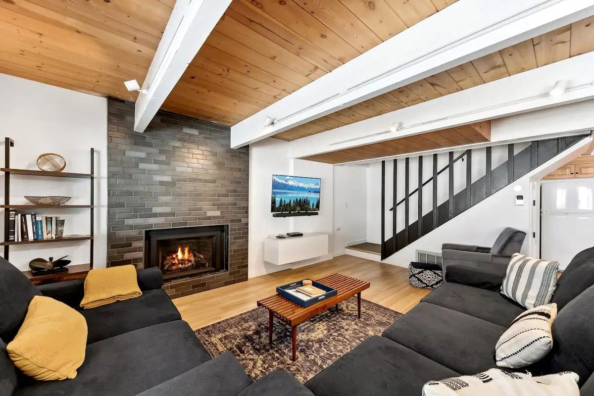 Living Room with gas fireplace, Patton's Pfeiffer Cabin
