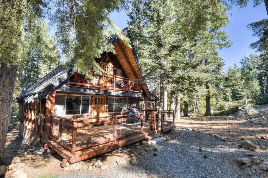Secluded Cabin has everything you need for a relaxing Lake Tahoe retreat, Enchanting Chamberlands Cabin