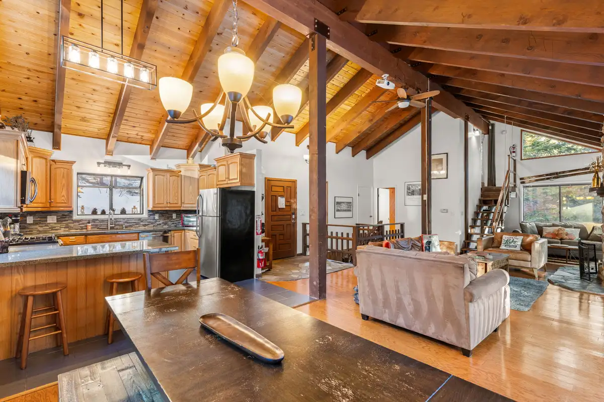 Dining, kitchen and family room, Sierra Woodlands Getaway
