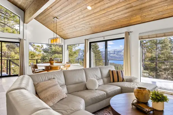 3rd Floor open living room with lake views, Incline Lakehouse Lookout
