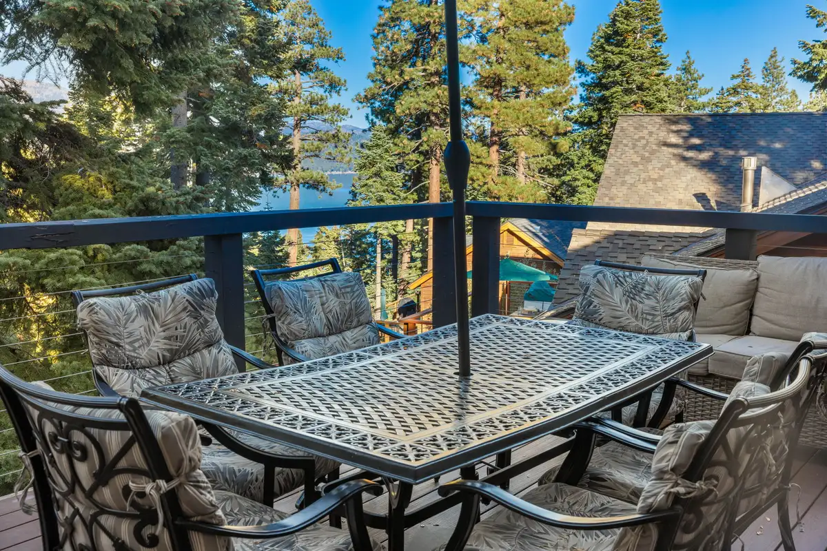 Back deck with seating and BBQ, Lakeview Grandeur