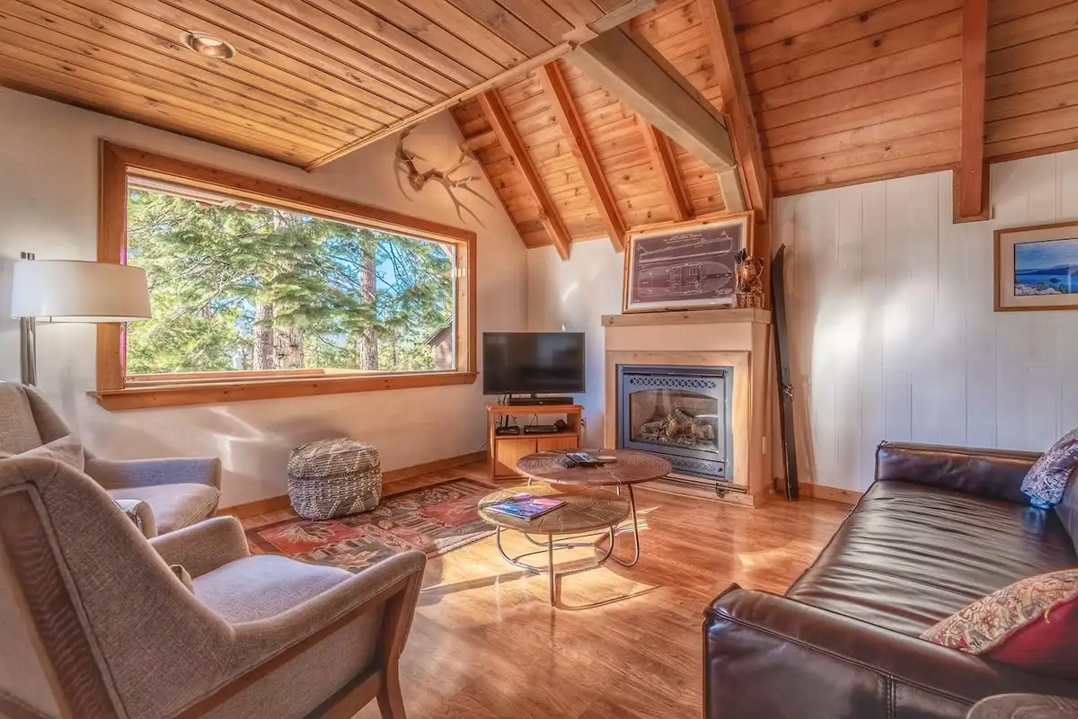 Living room with large window and gas fireplace, Lakeview Serenity Cottage