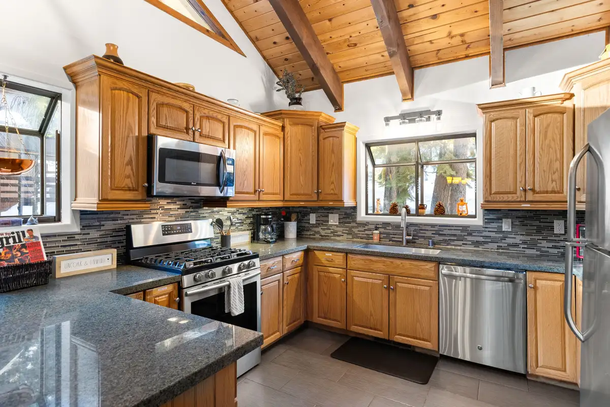 Kitchen, Sierra Woodlands Getaway