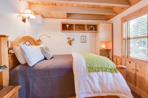 Bedroom 1st floor, Tranquil Trails Cabin