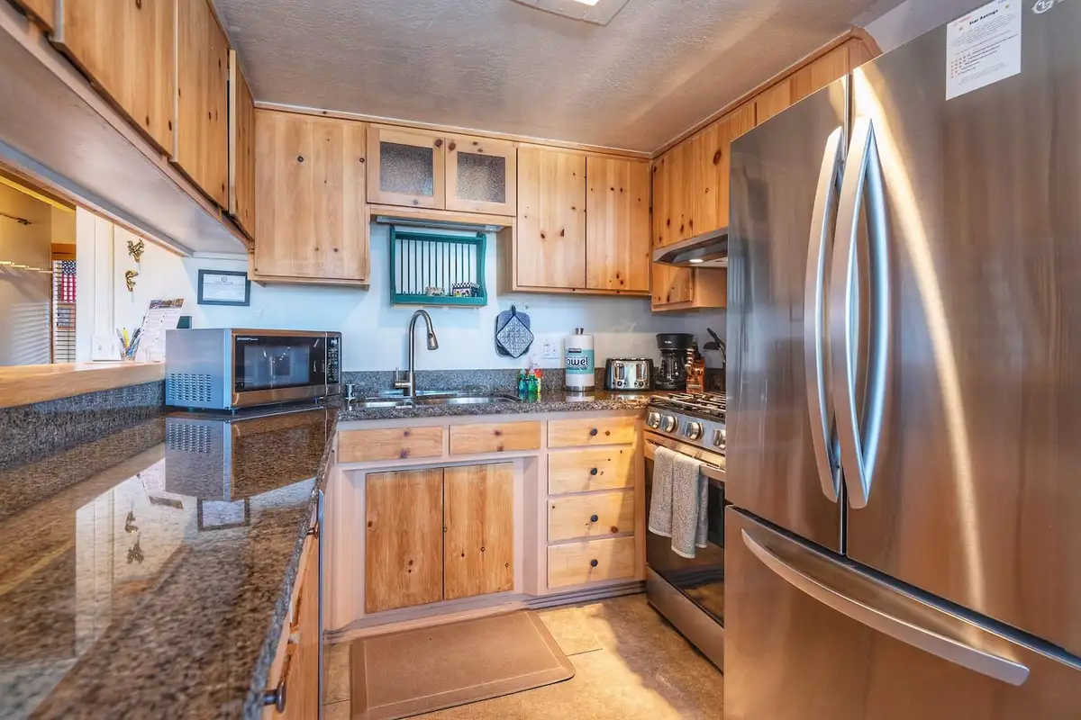 Kitchen with granite counters and stainless refrigerator, Lakeview Serenity Cottage