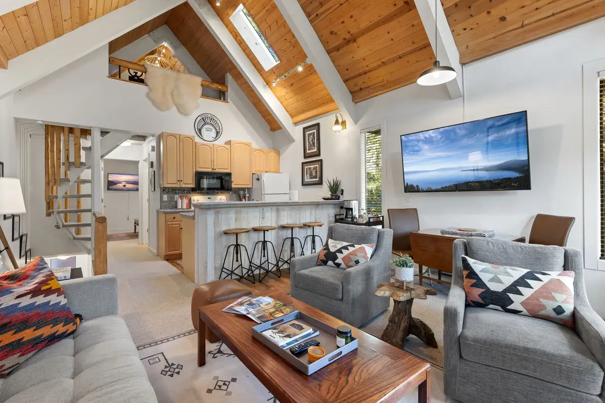 Open living room with vaulted ceiling and kitchen bar, Serenity Bungalow