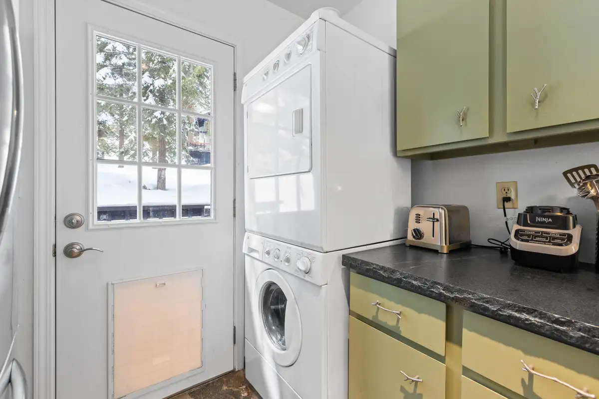 Washer and dryer, Mountaintop Retreat