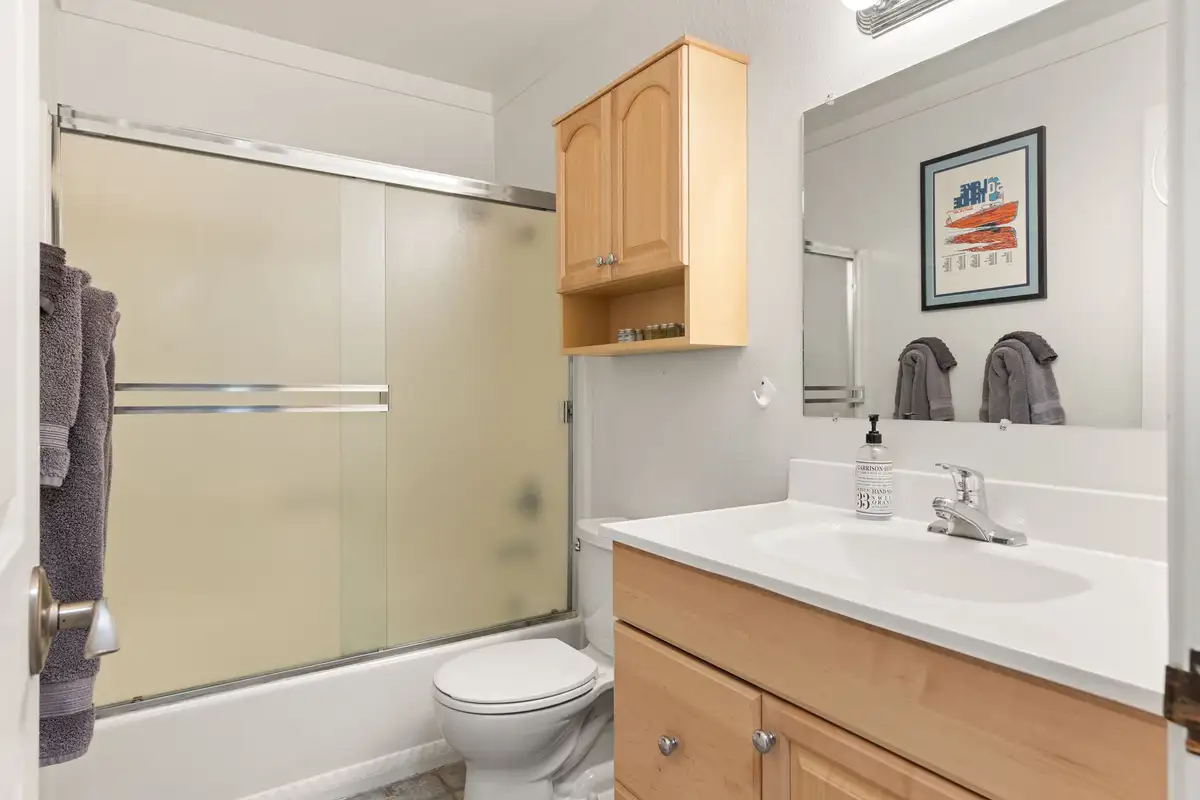 2nd floor bathroom, Serenity Bungalow