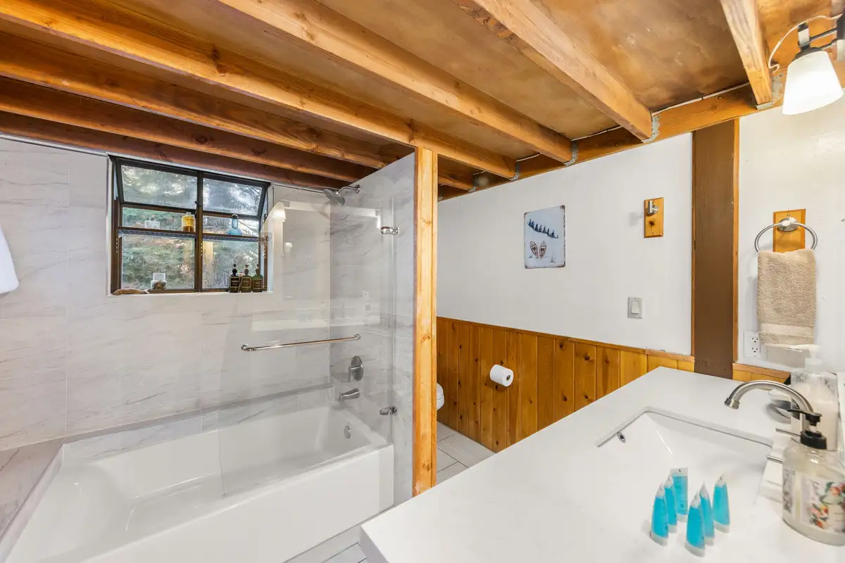 Main level bathroom, Sierra Woodlands Getaway