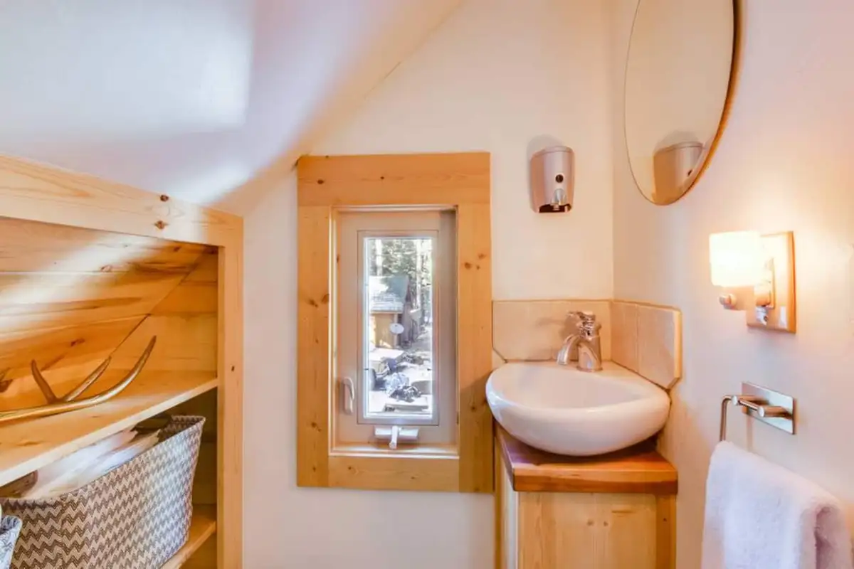 2nd floor bathroom, Tranquil Trails Cabin