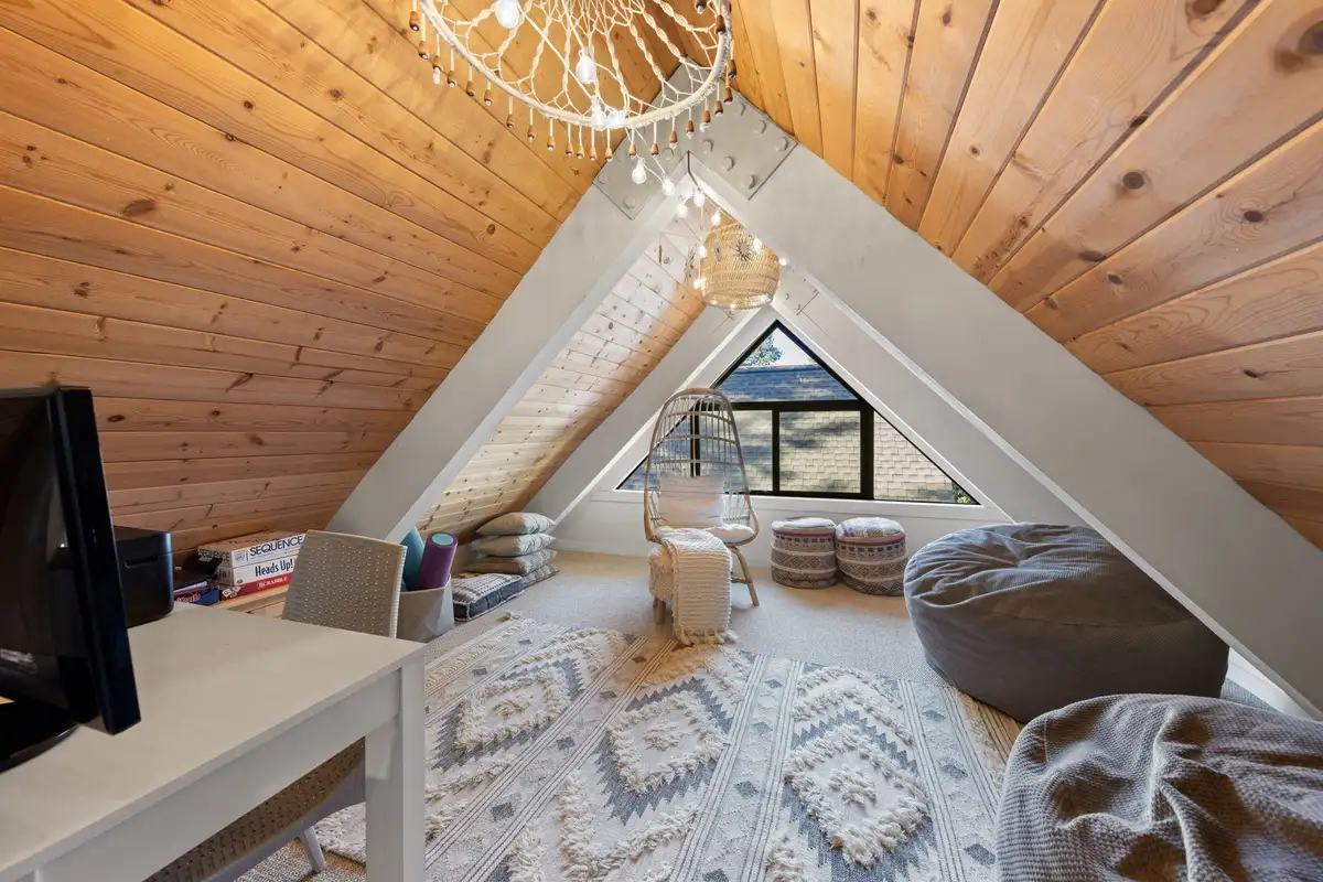 Loft area perfect for relaxation, Serenity Bungalow