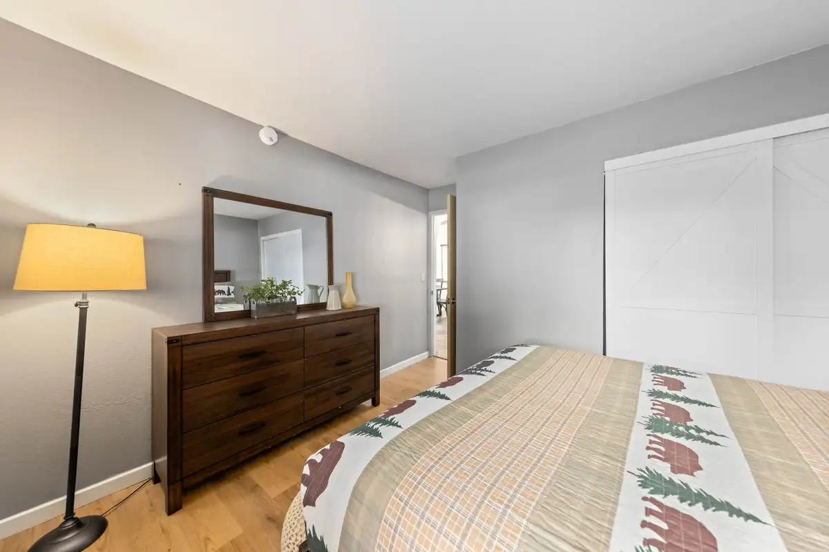 Bedroom #1 with Queen Bed, Located on first floor, Mountaintop Retreat