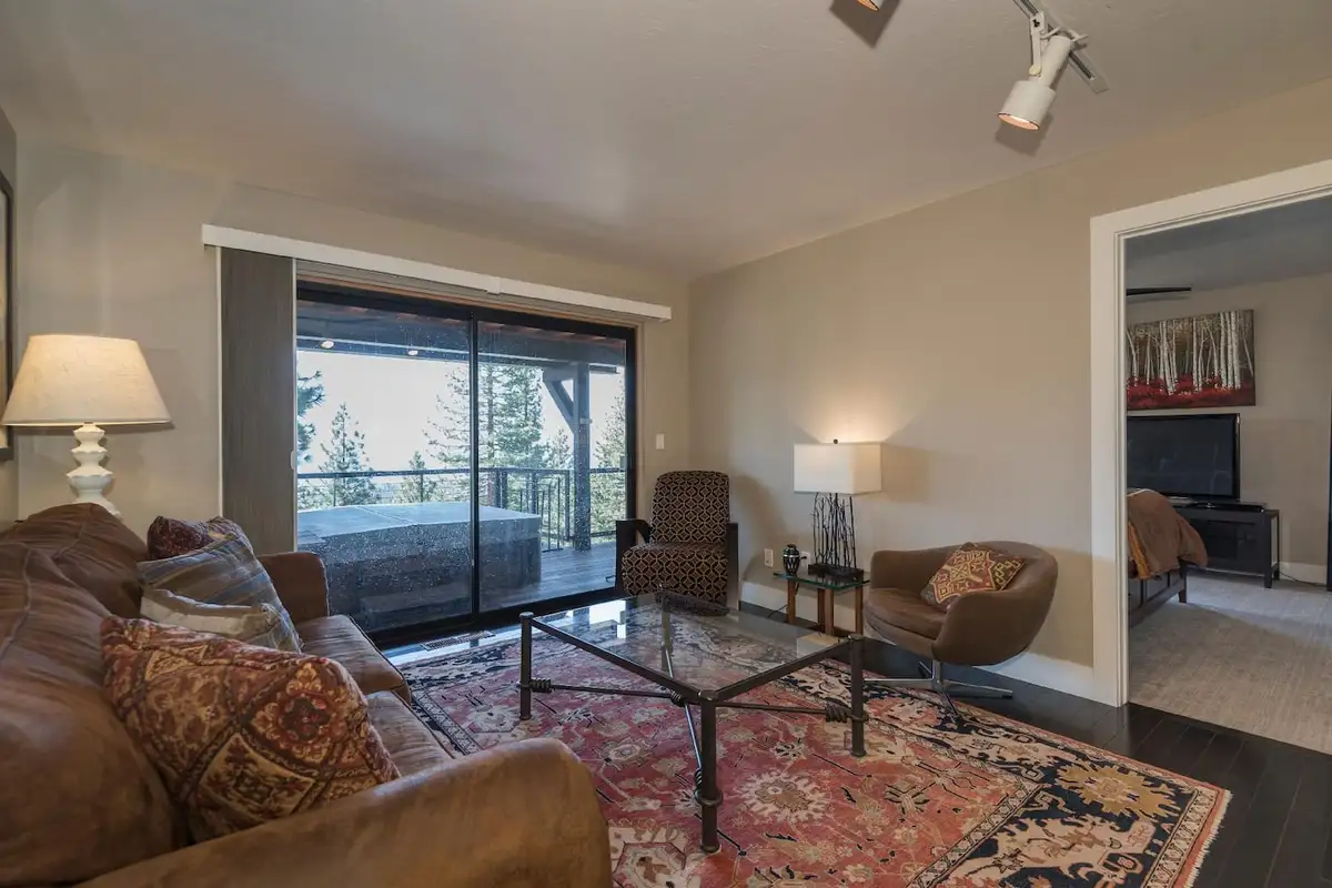 Sitting room with a leather sofa, rug and sliding glass doors, Skylake Serenity Retreat