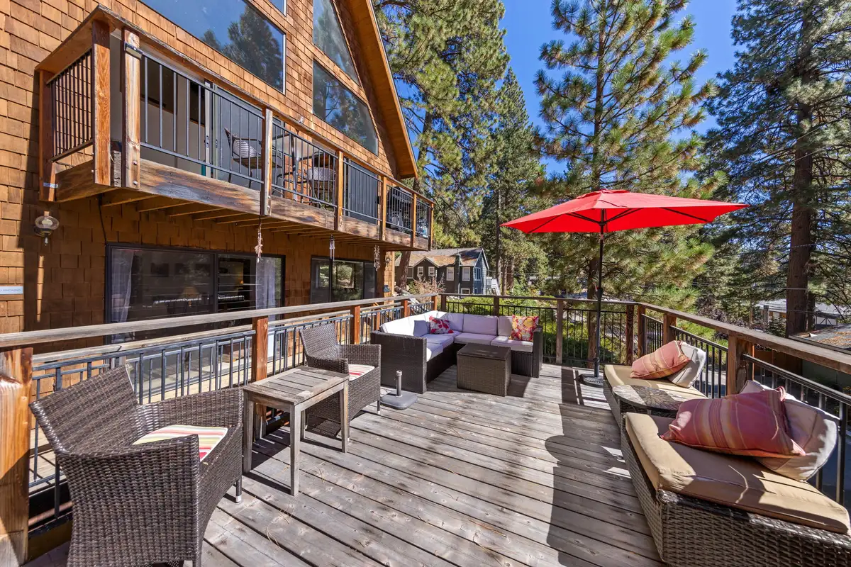 Front deck, Rustic Ridge Retreat