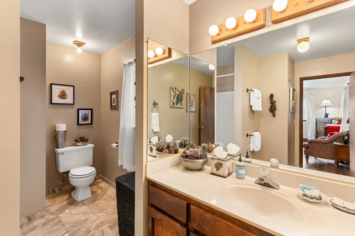 Master bath, Evergreen Hideout