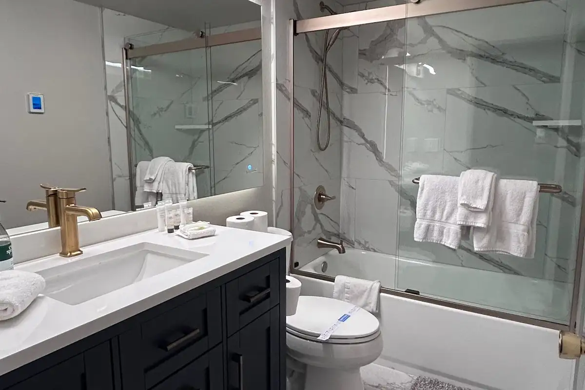Bathroom #2, Lake View Treasure