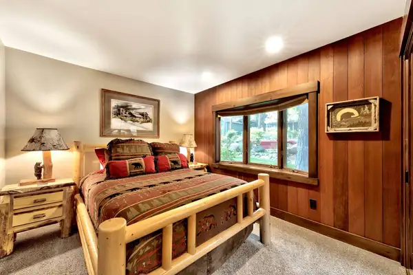 Bedroom # 1 Queen Bed, Mammoth Haven Retreat