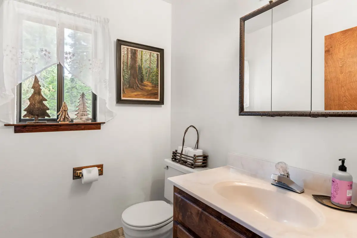 1st floor bathroom, Evergreen Hideout
