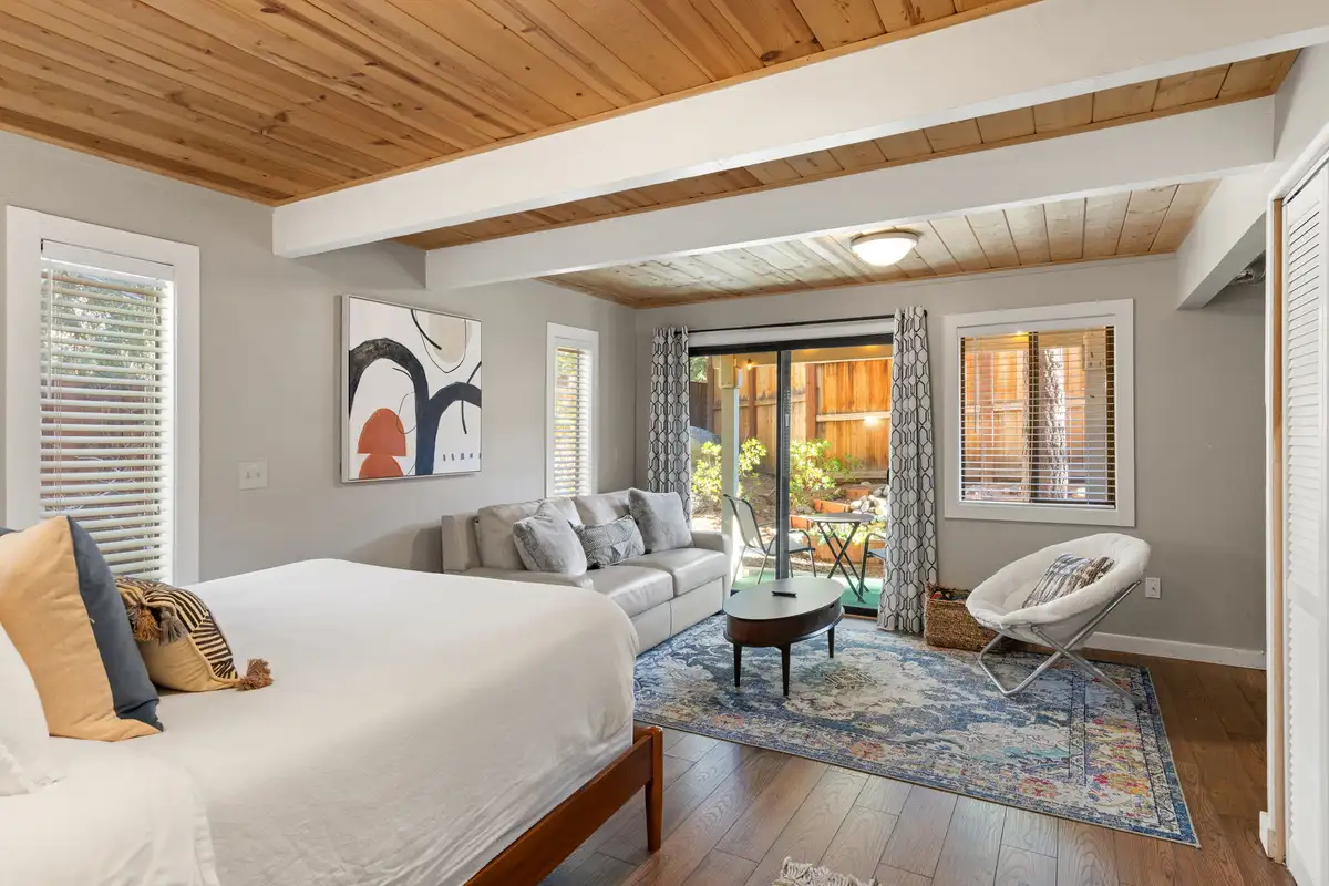 Master bedroom, Serenity Bungalow