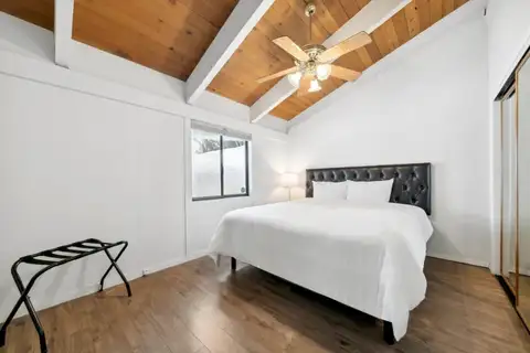 Bedroom #3 Queen Bed, Lake View Treasure