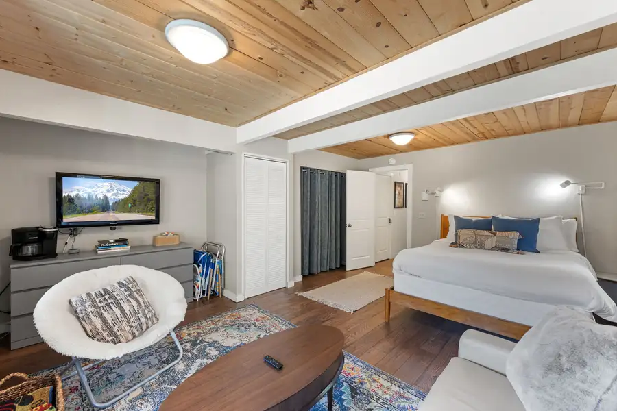 Master bedroom on first floor, Serenity Bungalow