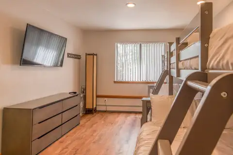 Second Bedroom with two bunk beds, Lunar Lakeview Haven