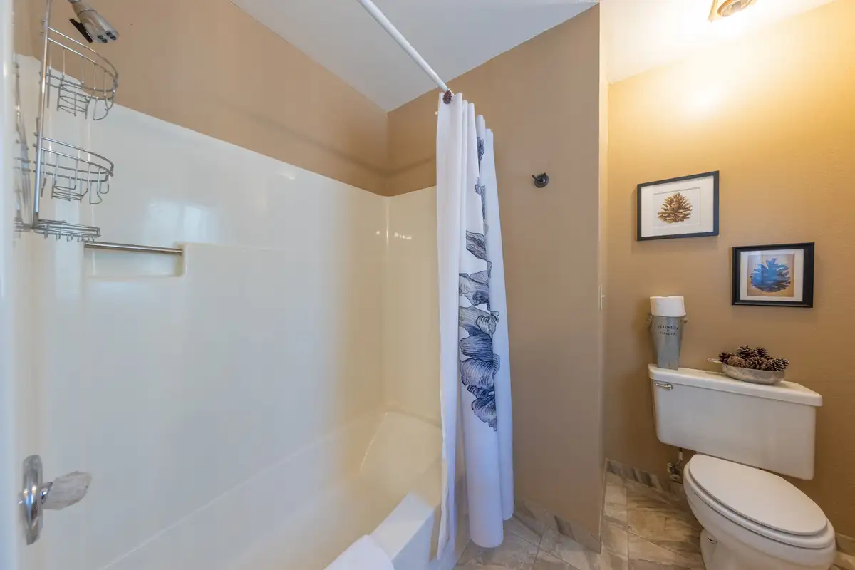 1st floor bathroom, Evergreen Hideout