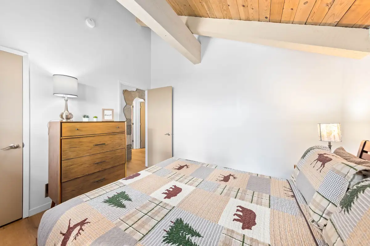 Bedroom #3 with Queen Bed, located on 2nd level, Mountaintop Retreat