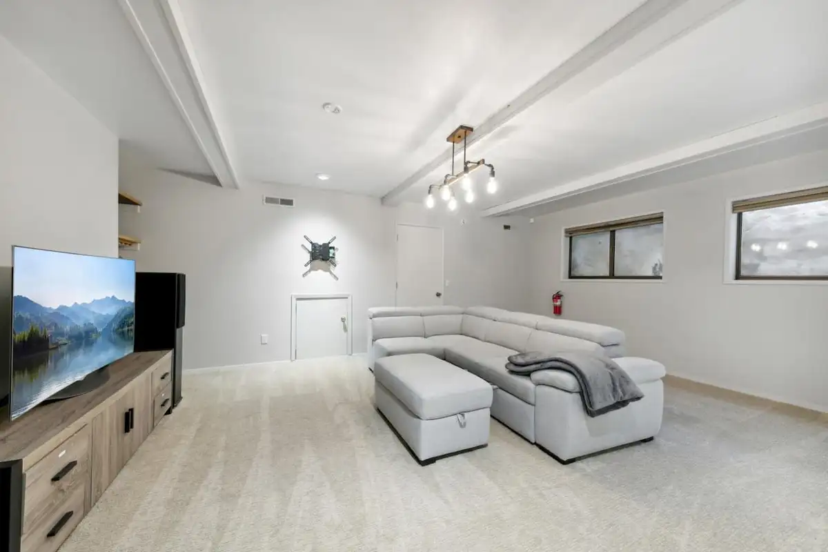 TV Room, Lake View Treasure