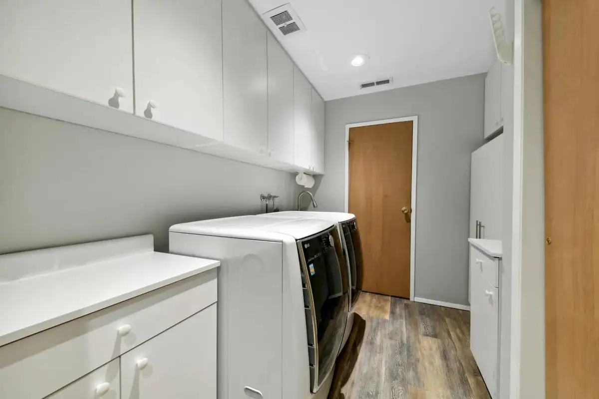 Laundry Room, Lake View Treasure