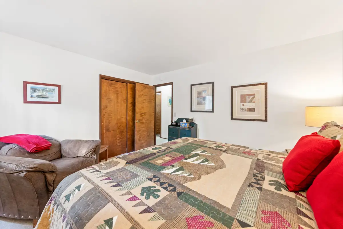 1st floor bedroom King, Evergreen Hideout
