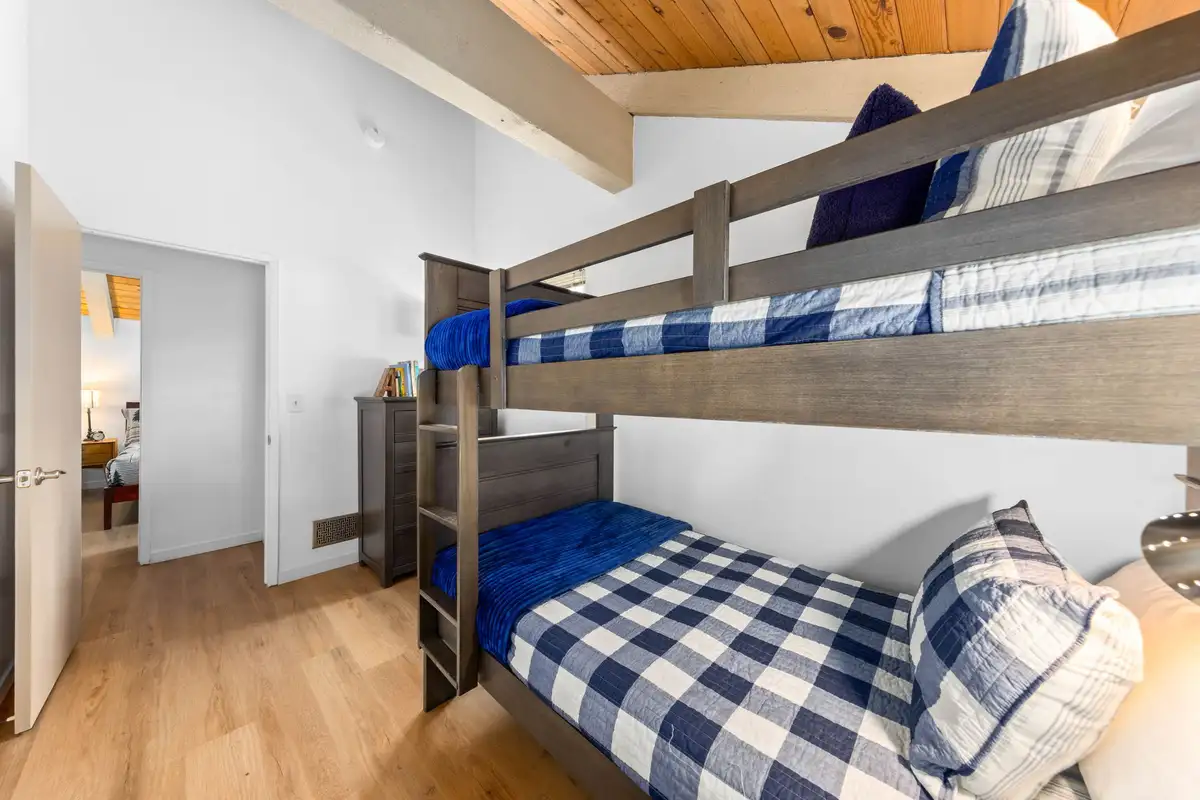 Bedroom #4 With bunk beds, Mountaintop Retreat