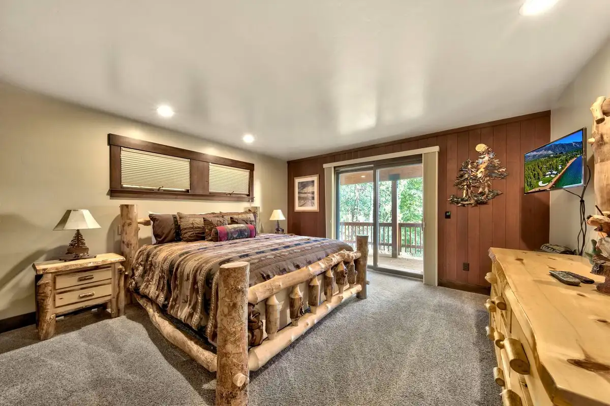 Bedroom #3 Queen Bed, Mammoth Haven Retreat