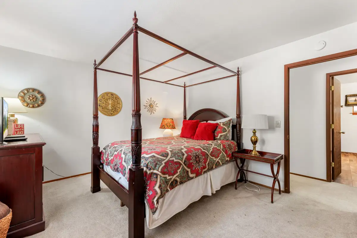 1st floor bedroom Queen, Evergreen Hideout