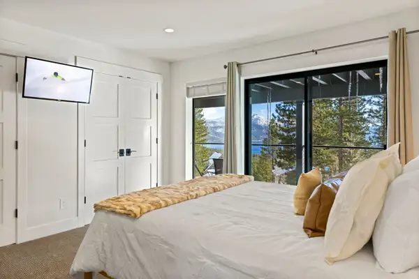 2nd floor Master bedroom # 1 with a queen bed and private ensuite bathroom, Incline Lakehouse Lookout