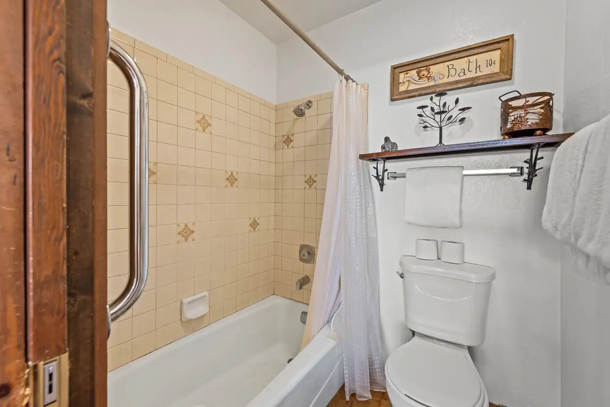 Attached bath, Rustic Ridge Retreat
