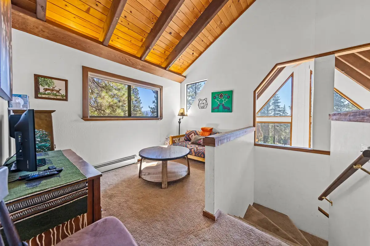 3rd floor Living area, Rustic Ridge Retreat