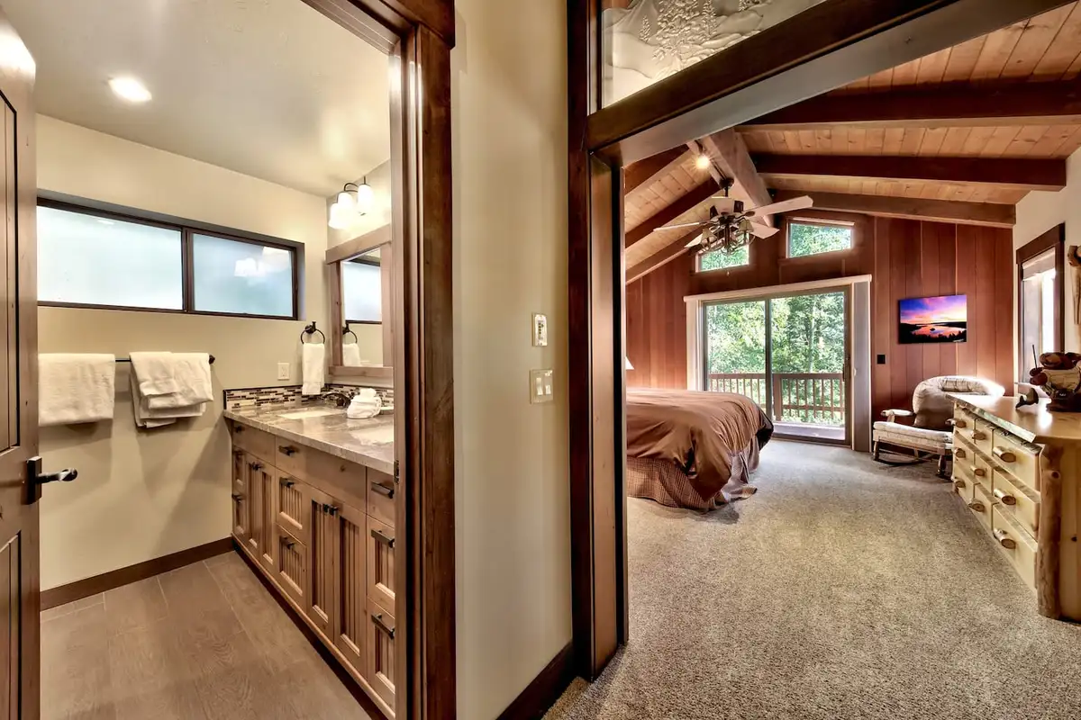 Upstairs Master Bedroom #4 with bathroom, Mammoth Haven Retreat