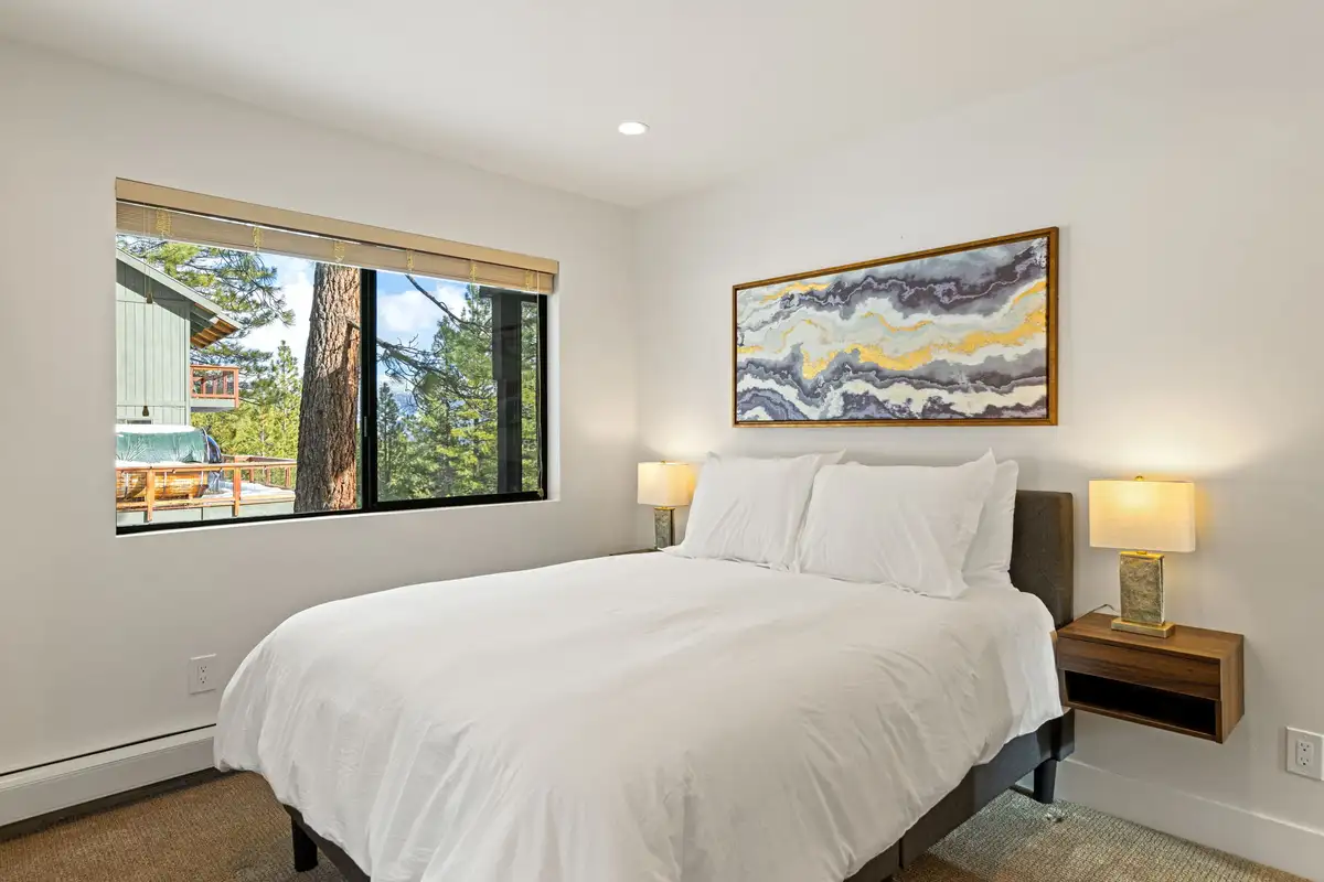 2nd floor bedroom # 2 with double bed, Incline Lakehouse Lookout