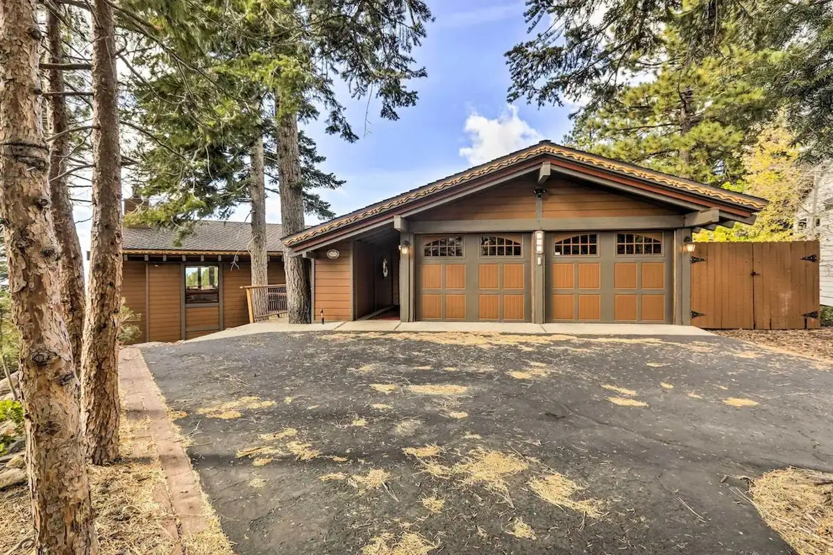 Parking | Driveway (4 Vehicles), Lakeview Oasis