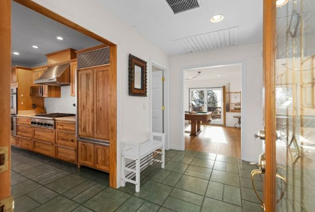 luxury lake house rentals
