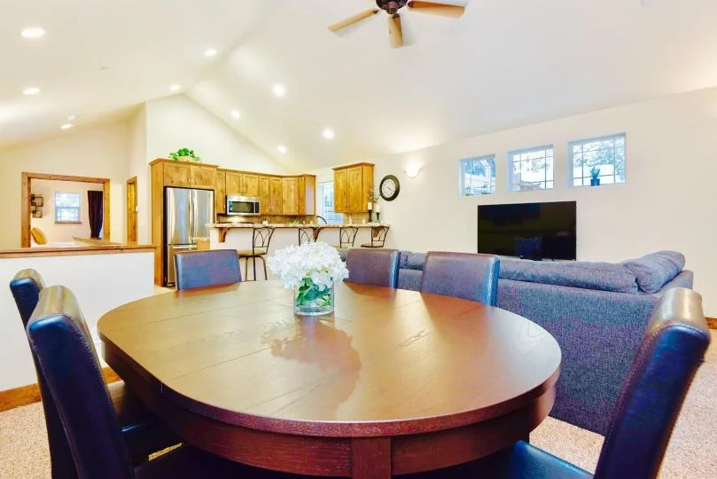 Dining table seating up to 6 guests at Trout and About in Kings Beach