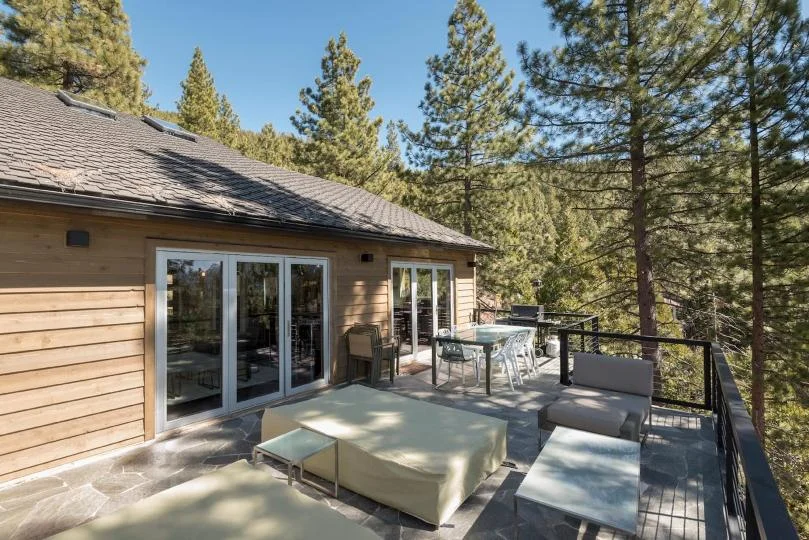 Outdoor seating and dining on the deck at Skylake Serenity Retreat in Incline Village
