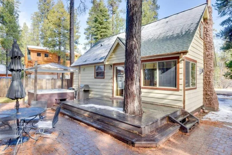 Large outdoor deck at Tranquil Trails Cabin overlooking the Sierra Nevada in Tahoma