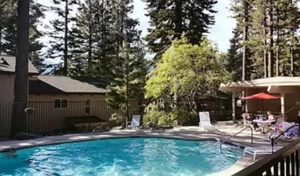 Luxurious Pool at skiway suite incline village